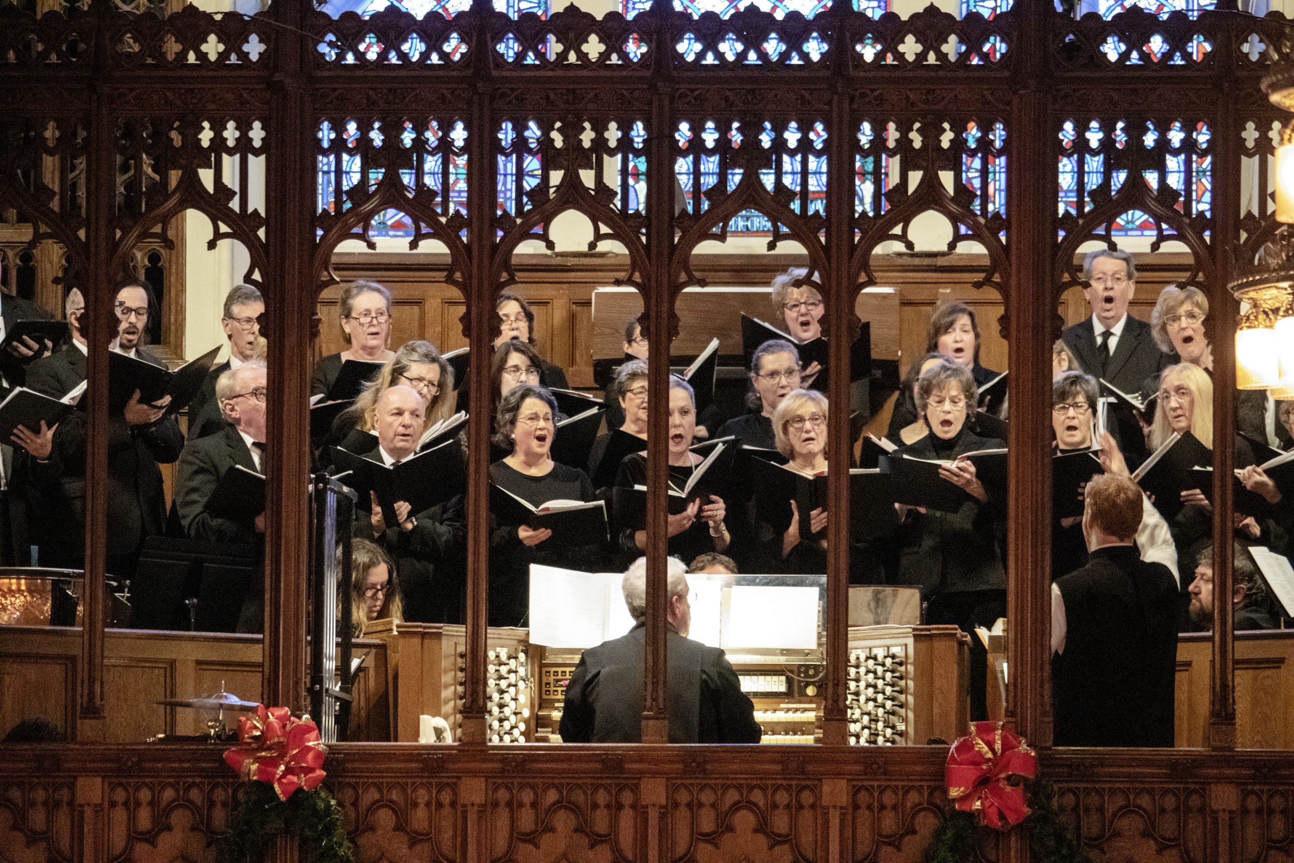 A choir singing at Pine Street Presbyterian Church